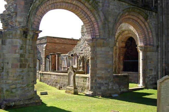 Kelso_,_Kelso_Abbey_-_geograph.org.uk_-_2320250