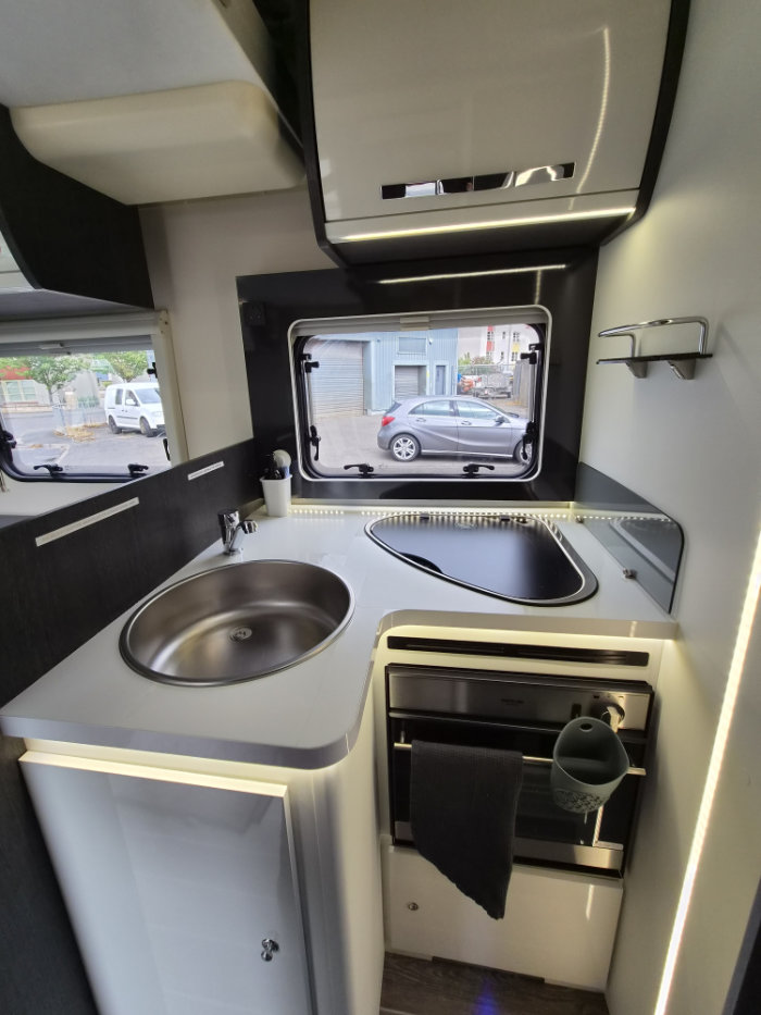Zefiro 696 kitchen with hob and oven / grill
