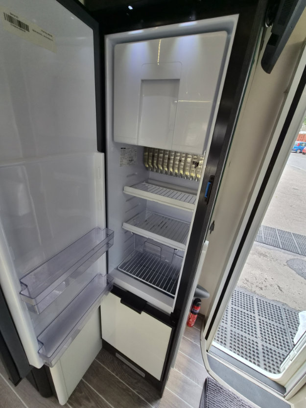 Zefiro 696 Fridge / Freezer